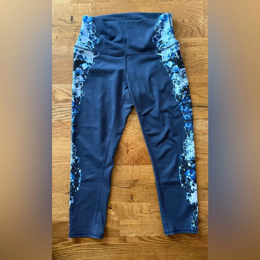 Alo Yoga.High-Waist Airbrush Legging Capri in Dark Crystal Sky Blue. Size Small
